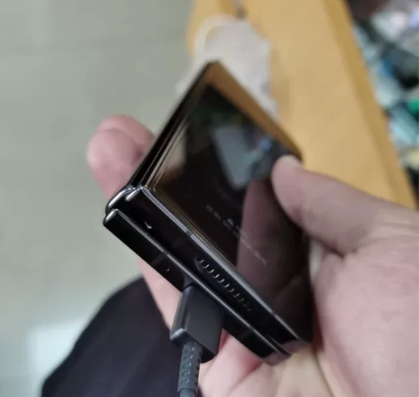 韩版三星fold4  12+256  黑色...