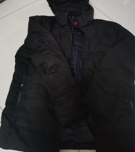 男士M码羽绒服，可以穿到一百三四十斤。 感...