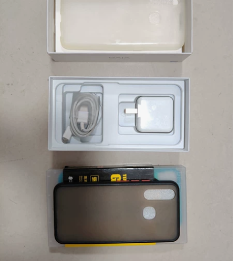 VIVO X5x手机盒子，原装充电器，线，...