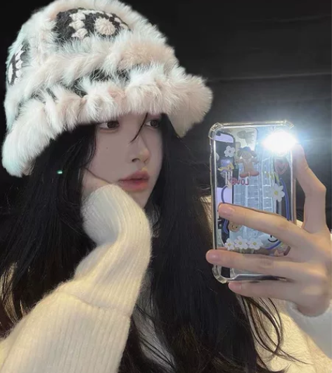 渔夫帽，没戴过，新货。 感兴趣的话点“我想...