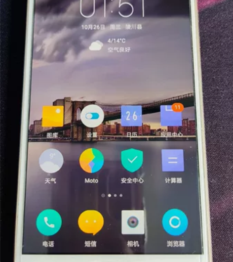 摩托罗拉z2play，国行4+64G。颜色...
