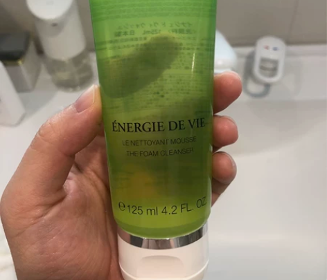 兰蔻新根源洁面啫喱,上周刚拆封,还是用着不...