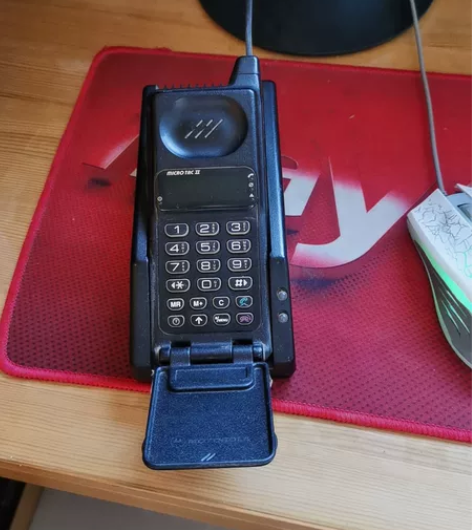 90摩托罗拉手机,二圪旦。70年勾买,发票...