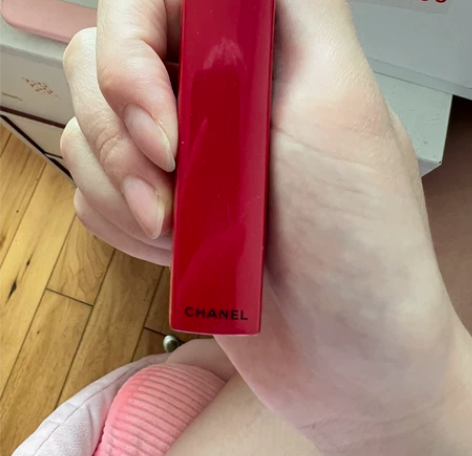 香奈儿口红 色号N1 用过几次 膏体有损伤...