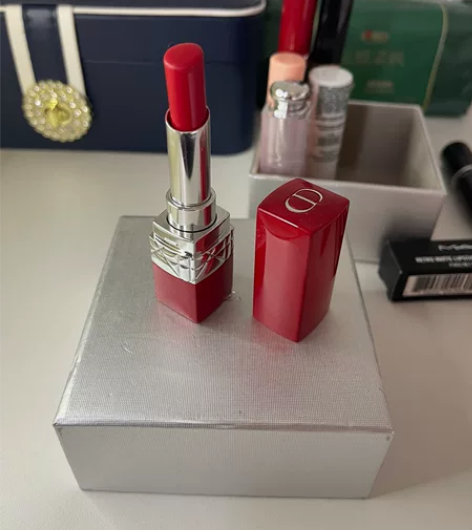 迪奥口红999，红管 感兴趣的话点“我想要...