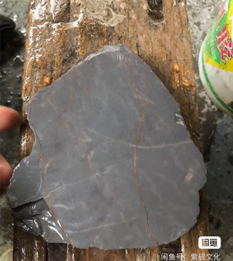 端砚大西洞老坑 ，主要石品有天青，碎米金银...