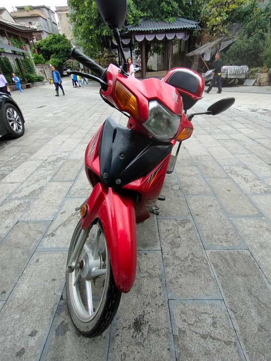 出售一款省油神器豪爵弯梁摩托车，车子正常无...