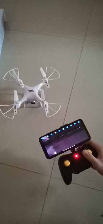 四轴飞行器 无人机航拍遥控 带摄像头