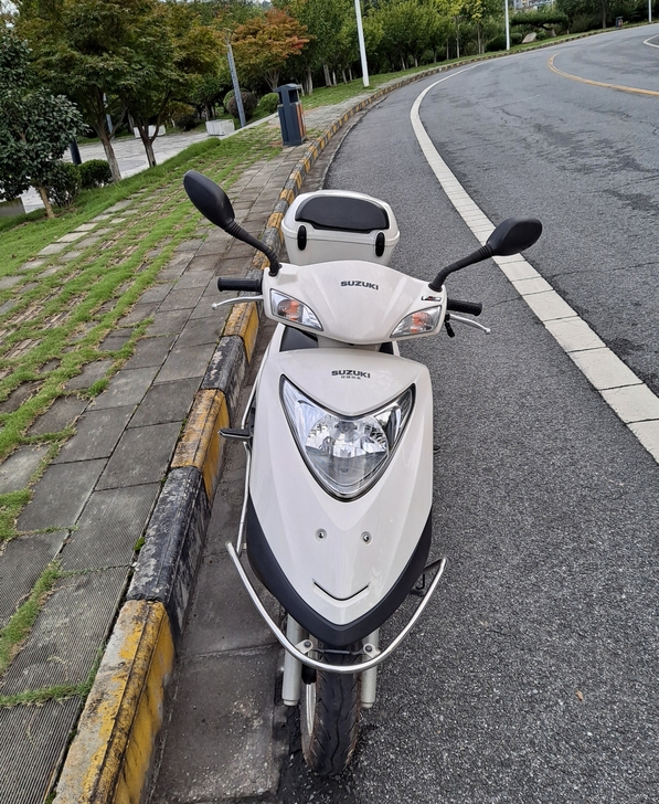 轻骑铃木瑞梦125摩托车国四电喷踏板摩托车...