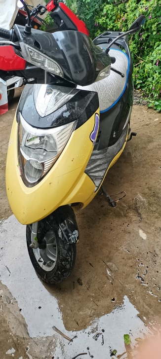 比亚乔银帅100内人自用车，2012年上牌...