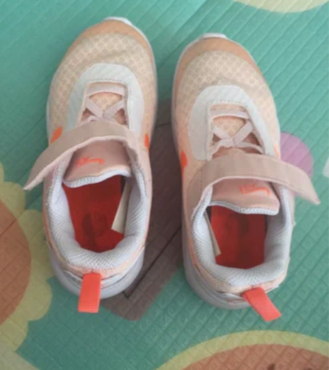 耐克运动鞋 10C 16cm 很轻 很软 ...