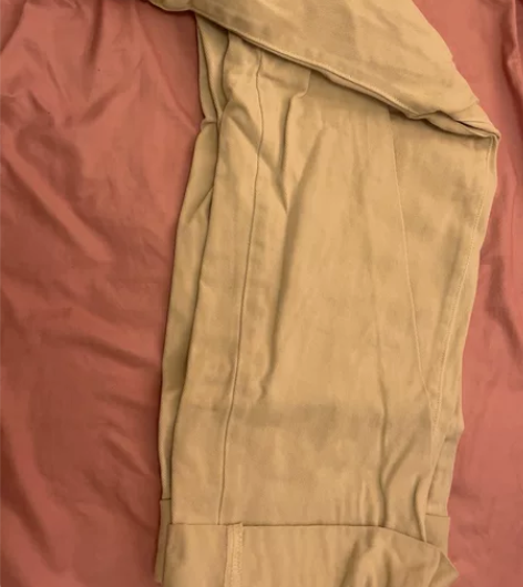 白色超级显瘦牛仔裤，没怎么穿过 感兴趣的话...