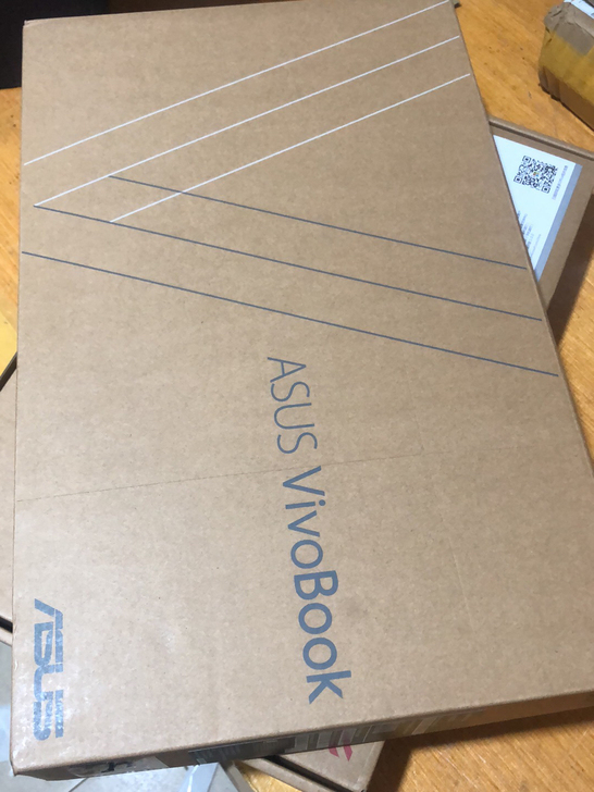 华硕VivoBook 15X笔记本电脑包装...