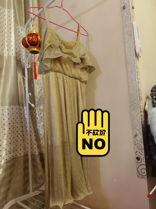 金色连衣裙能穿到一百20斤 两种穿法