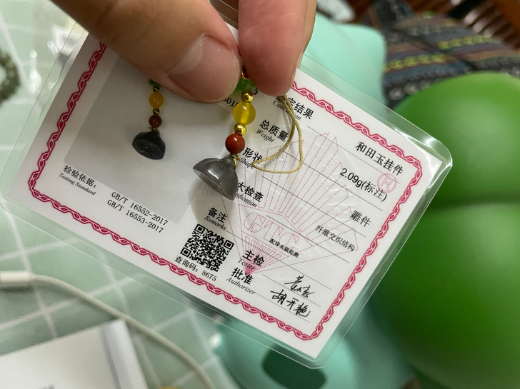 和田玉烟紫,手机小挂绳,出个邮费拿去玩玩吧...