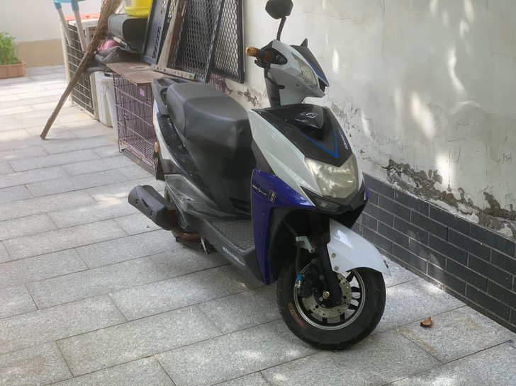 踏板摩托车 爱立新牌 摩托车 两轮摩托车 ...