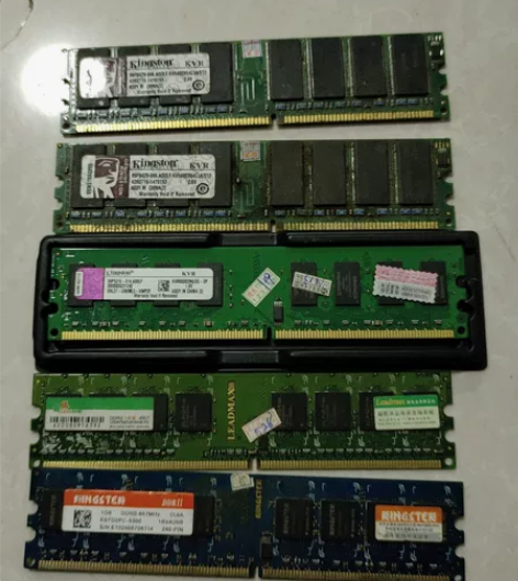 电脑内存条1G    2G   512 这...