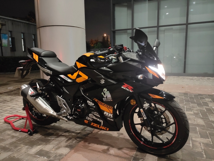 铃木gsx250r  喜欢的联系，改件多多...