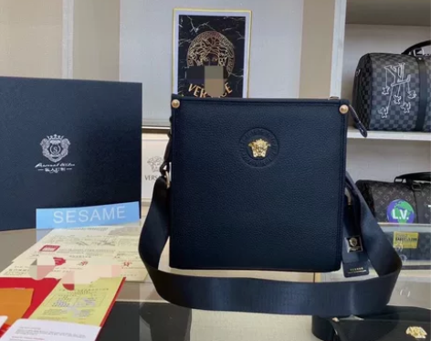 范思哲 男士单肩斜夸包 商务头层牛皮软皮男...