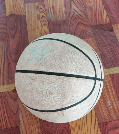 overheart篮球 粉色 刚打不到三个...