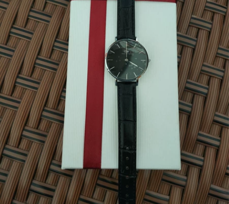 DW 全新手表官网购入，没有佩戴过，跟全新...