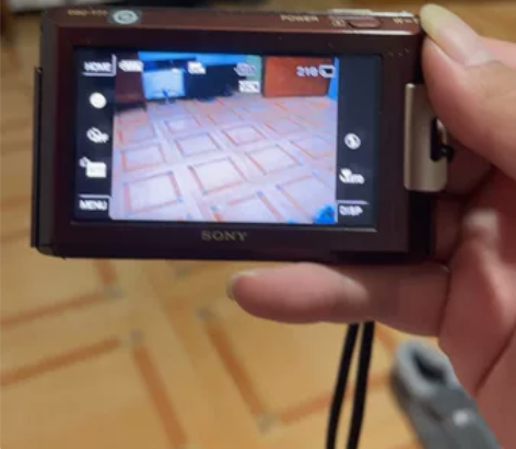 索尼T77相机,朋友送的,没有充电器,不会...