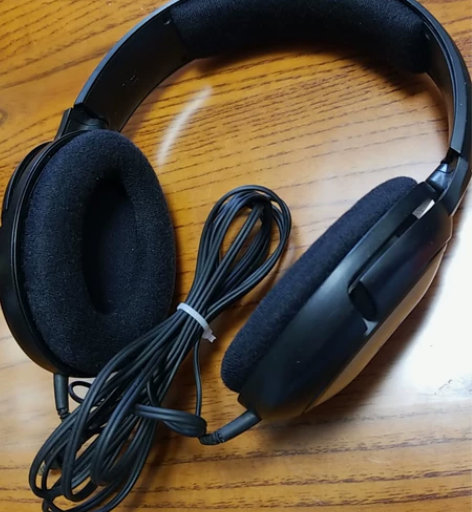 森海塞尔头戴式耳机。型号HD201。超长线...