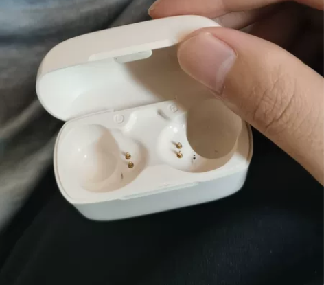 漫步者Tws1pro.闲置耳机仓和右耳，左...