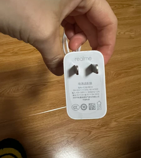 realme Q3原装充电器,官方原盒里面...
