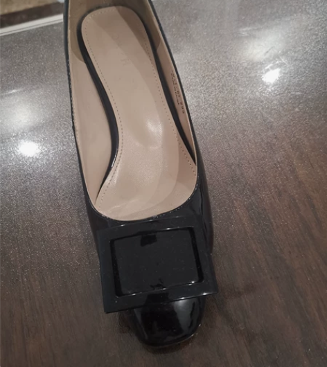 达芙妮单鞋，跟高6cm，正36码，只穿过几...