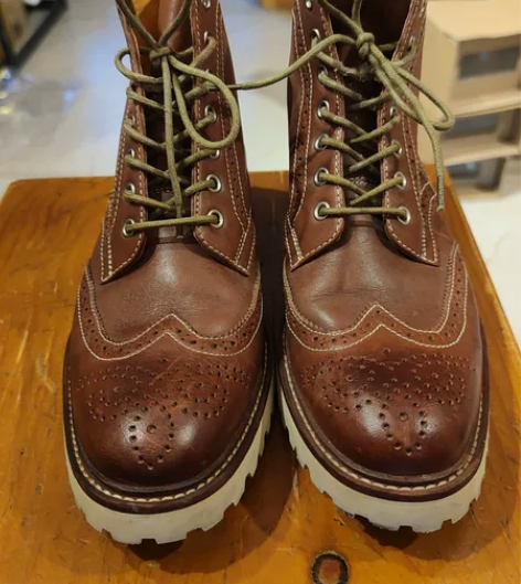 布洛克单皮靴，绝对帅，关键不是很重这点挺好...