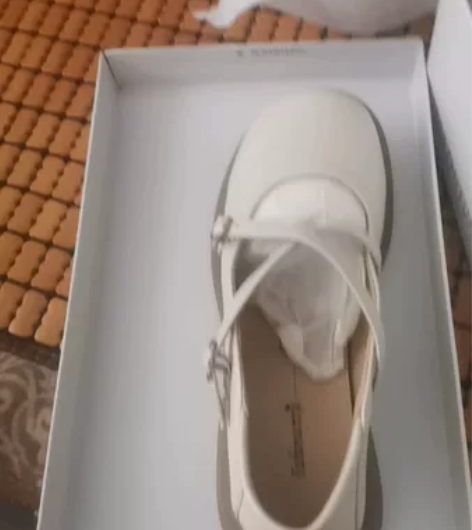 全新玛丽珍鞋,超纤皮的,材质柔软做工好适合...