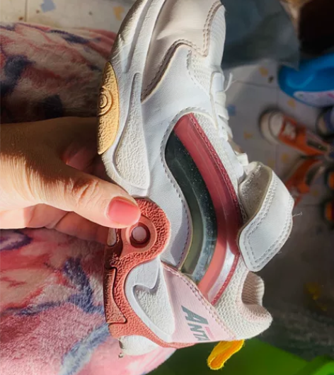 安踏春秋运动鞋（收起来的时候没洗，看着有点...