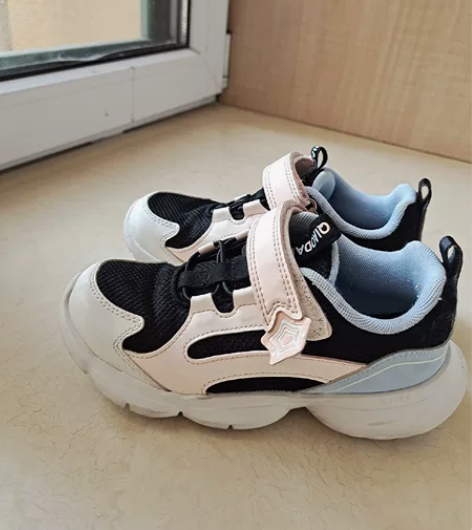 乔丹31码  50元包邮 有轻微穿着痕迹 ...