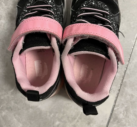 女宝安踏运动鞋，内长18.5cm，专柜购入...