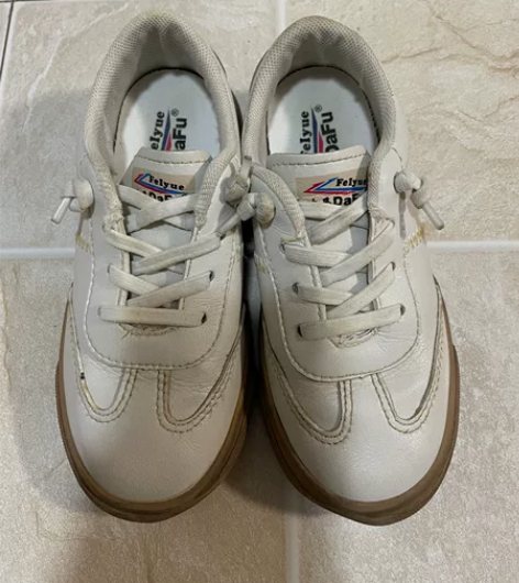 飞跃一脚蹬小皮鞋童鞋小白鞋 29码，七五成...