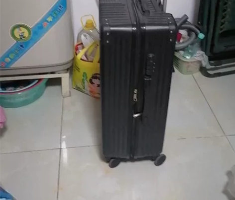 万向轮旅行箱长43/26/63 感兴趣的话...
