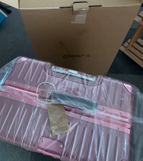 网易严选24寸铝框拉杆箱大容量旅行箱纯PC...