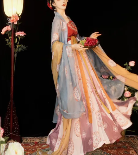 玉术蓝色大袖衫＋六米摆红色诃子裙，166包...