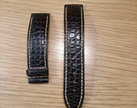 真鳄鱼皮表带,材质是鳄鱼皮肚皮位置的皮,纯...