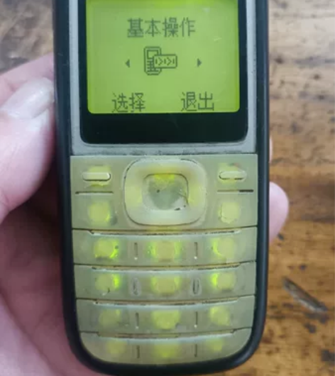 诺基亚手机，正常使用，带充电器，包邮售出不...