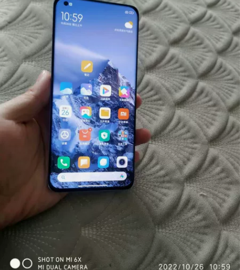 小米11手机8+256GB。换过外屏，左侧...