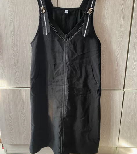 背带裙，非常可爱时尚，本人胖了穿不了，便宜...