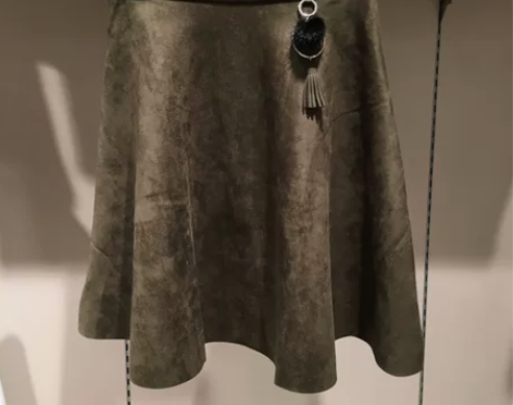 新款 纯色显瘦A字裙高腰韩版百搭… 有点类...