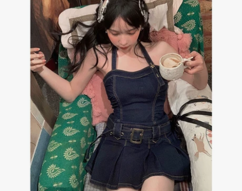 甜辣性感纯欲风挂脖牛仔连衣裙夏季新款收腰显...