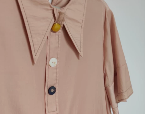 商场森林鸟购入  尖领短袖衬衫 宽松设计杏...