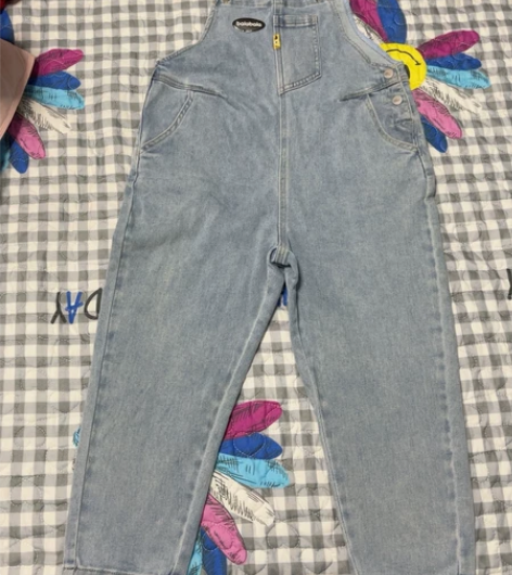 巴拉巴拉男童背带牛仔裤，140码偏小一码，...