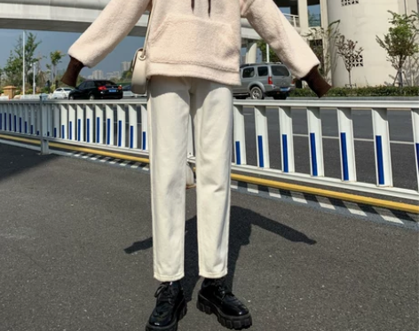 米白色高腰牛仔裤女宽松显瘦杏色2020年秋...