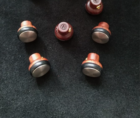 博士原装耳机喇叭改装，最后一张图是使用的喇...