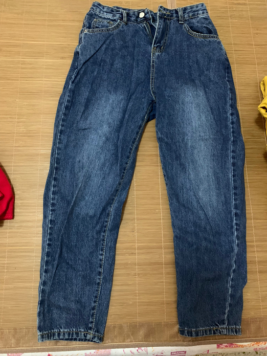 深蓝色牛仔裤！几乎没怎么穿过。实体店买的9...